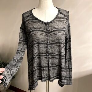 WE THE FREE lightweight oversized women’s sweater high low 1/2 front button XS